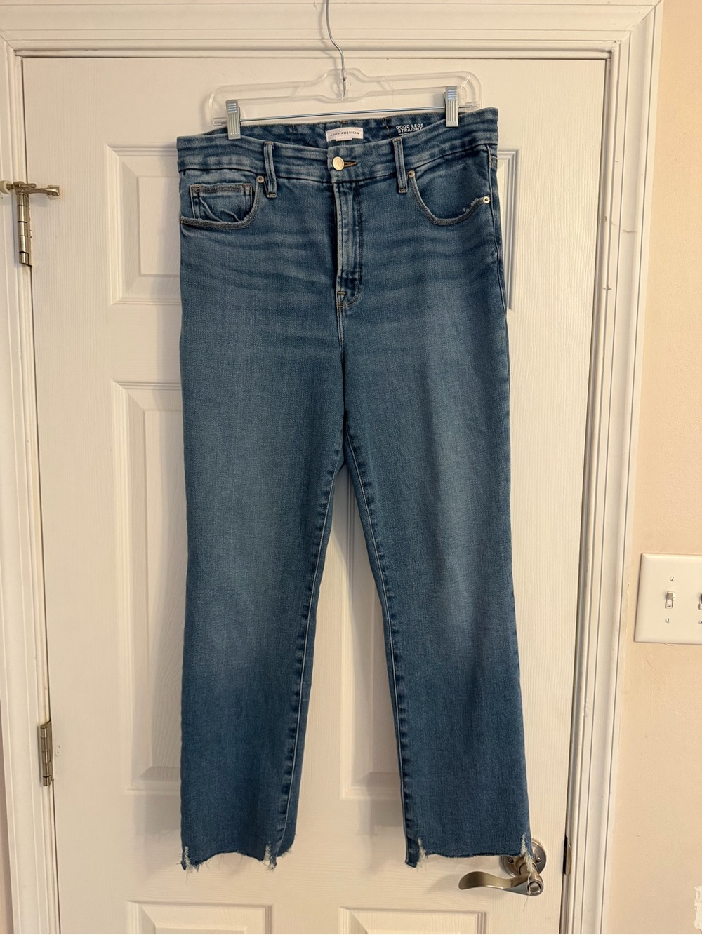 Good American Straight Leg Jeans in Medium Blue Wash